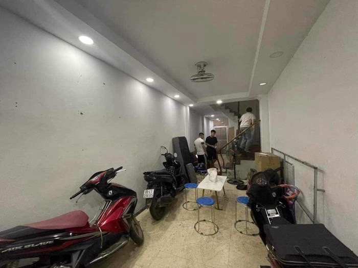 Bán nhà ngõ 16 phố Thái Hà, ngõ 3 gác tránh xe máy, căn góc, 31m2, MT5m, 8tỷ180tr